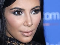 Horor v izbe Kim Kardashian: Ozbrojení lupiči si odniesli šperky za milióny!