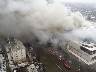 Horiace obchodné centrum sa