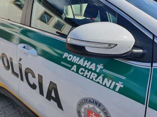 Polícia zadržala motorkára, ktorý