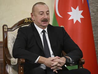 Prezident Alijev vztýčil v