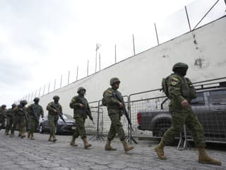 Polícia a vojaci sa