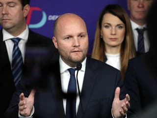 Demokrati varujú pred krokmi