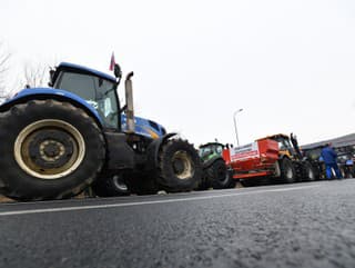 Stovky farmárov v Česku