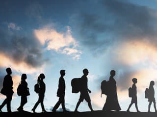 Vyše 30 migrantov uviazlo