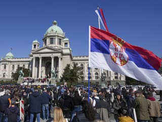 Srbský parlament prijal demisiu