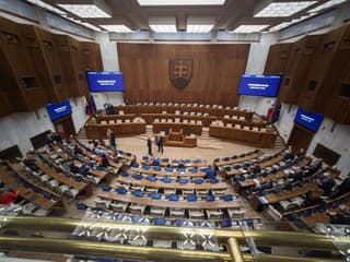 Poslanci pokračovali v rokovaní