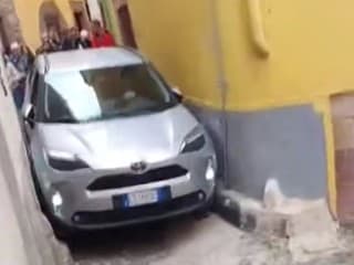 Vodič SUV sa spoliehal
