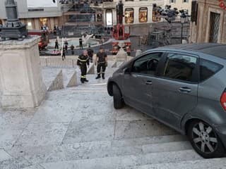 Starší muž šoféroval auto