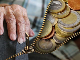 Podpora druhého piliera či zvyšovanie penzijného veku? Slováci majú na dôchodkovú krízu prekvapivú odpoveď! (prieskum)